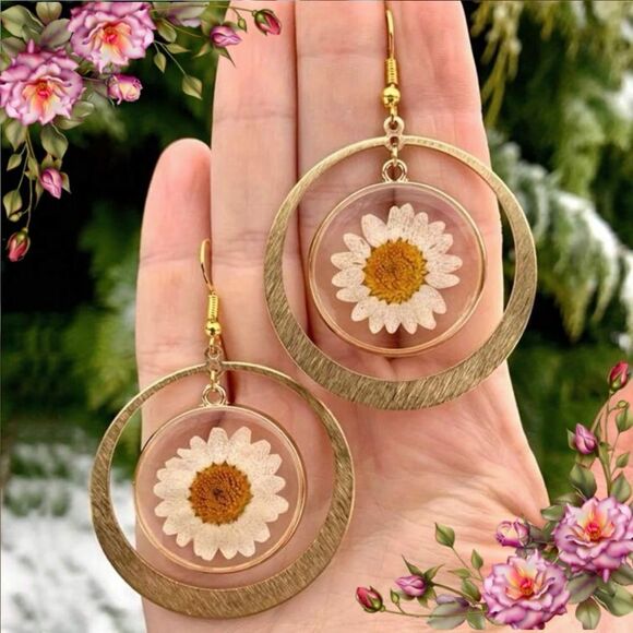 Bohemian Style Dried Flower Circle Pendant Earrings, Sunflower Earrings - Picture 1 of 9